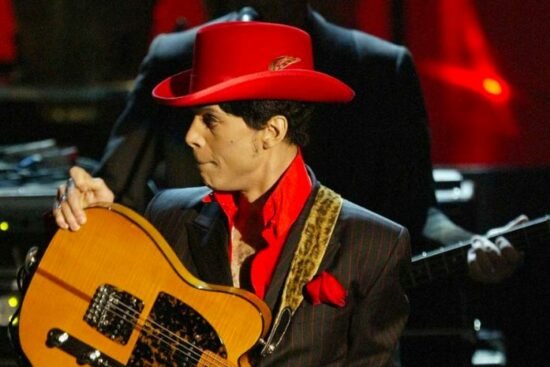 Prince jouant While My Guitar Gently Weeps au Rock & Roll Hall of Fame