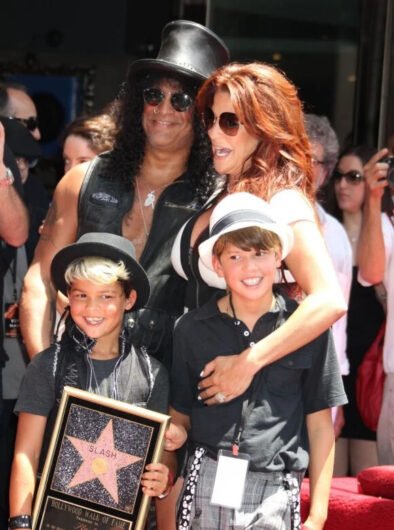 Slash, guitariste du groupe de rock des Guns N Roses et sa famille