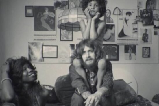 photo du guitariste Slash lorsqu'il était enfant avec avec son père Antony Hudson et sa mère Ola Hudson