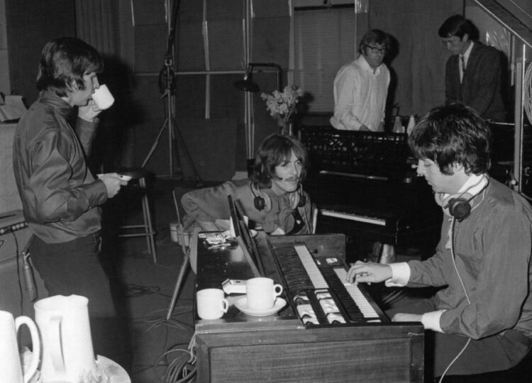 Beatles en répétition pour le white album