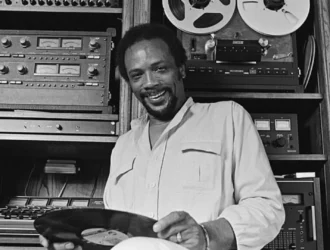 Portrait de Quincy Jones en studio